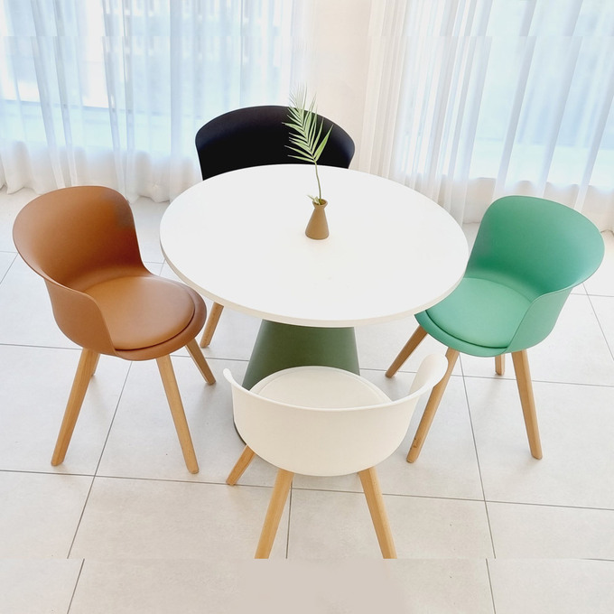 안나 체어 카페의자 플라스틱 업소용 인테리어 원목 식탁 식당 의자